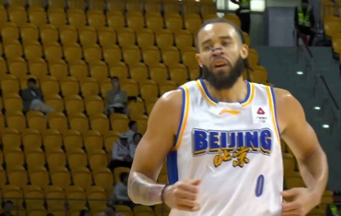 赛程信息-北京二老大爆发：38岁麦基高效19+7 方硕18+6三分创赛季新高