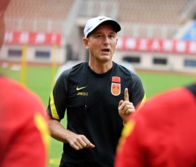 京媒：扬科维奇亲临海港现场 只有惊吓没收获惊喜