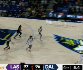 可惜！普拉姆两罚不中，飞翼无暂停的情况下佩奇后场一条龙三分险绝杀